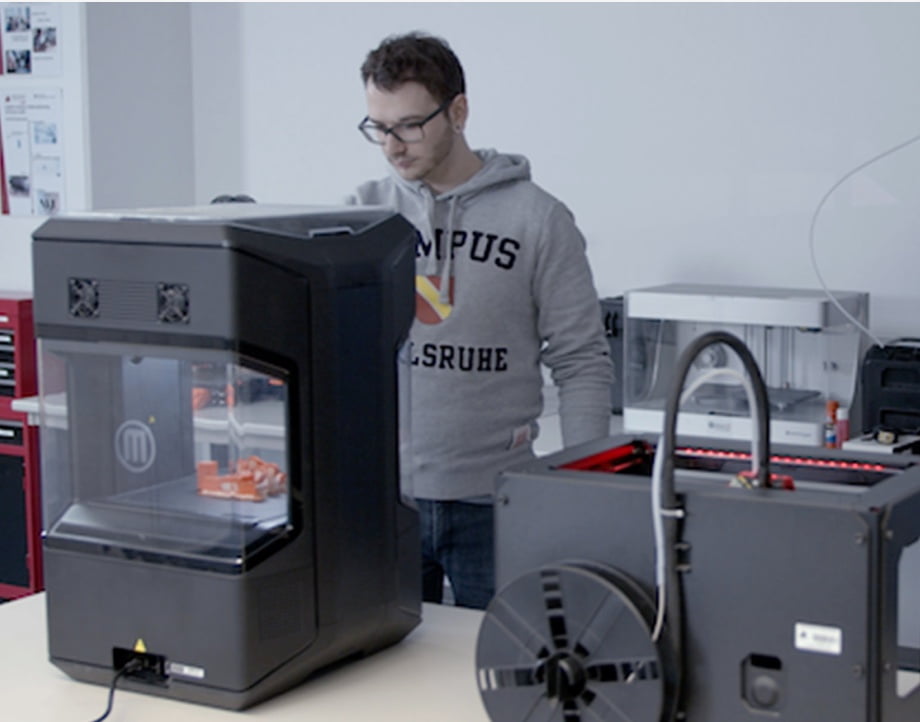 La prestigiosa universidad de ciencias aplicadas Karlsrushe utiliza las impresoras 3D Makerbot Method X en sus cursos de ingeniería avanzada y formación técnica